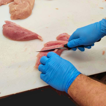 Kupujeme jen to nejkvalitnější farmářské maso a jen ty nejkvalitnější ingredience