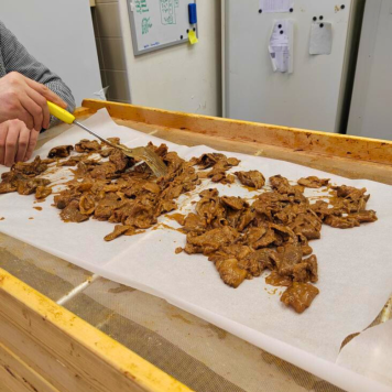 Naše sušené maso neobsahuje lepek, konzervanty, glutamáty, barviva ani aromata